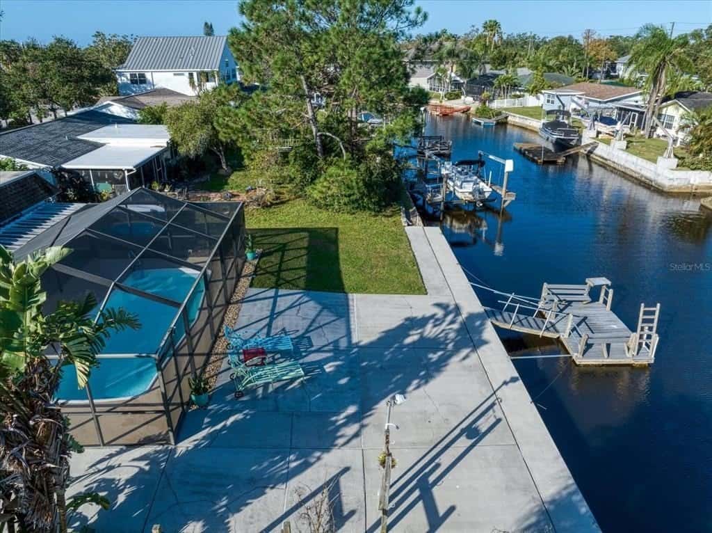 Water’s Edge Villa — photo 2