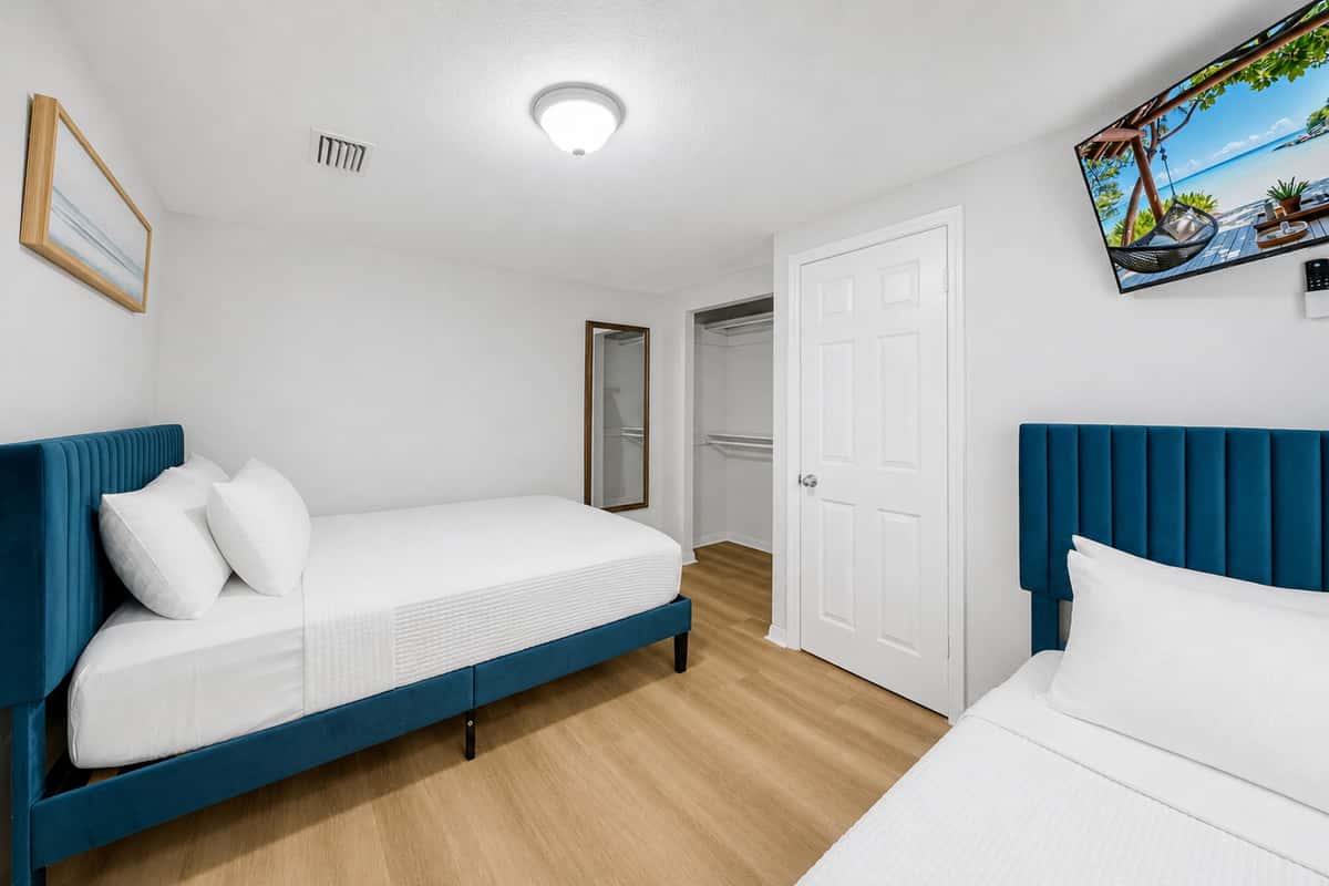 This spacious connected suite is designed with comfort and convenience in mind. The first room features one queen-size bed, while the connecting room offers an additional queen-size bed, a twin bed, and direct access to the ensuite bathroom.