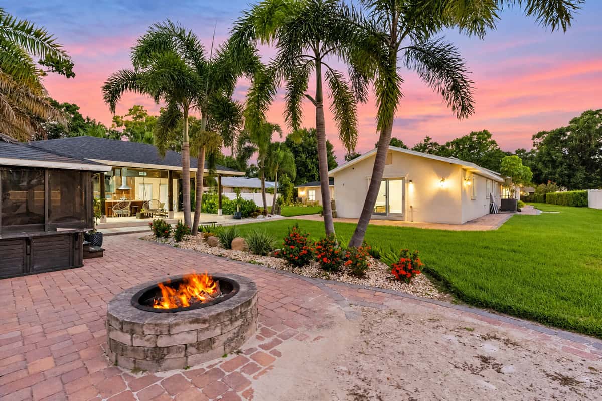 Sunset Lakefront Retreat — photo 5