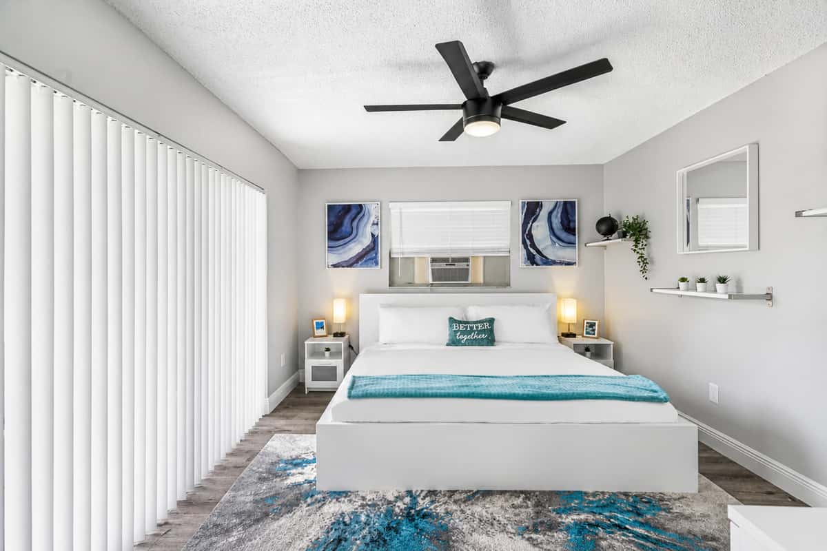 Perfect bedroom for a group of friends or small family with comfortable queen sized bed, single bunkbed, drawers for storage, and a smart TV. If you think this property suits your needs, send us an inquiry now!
