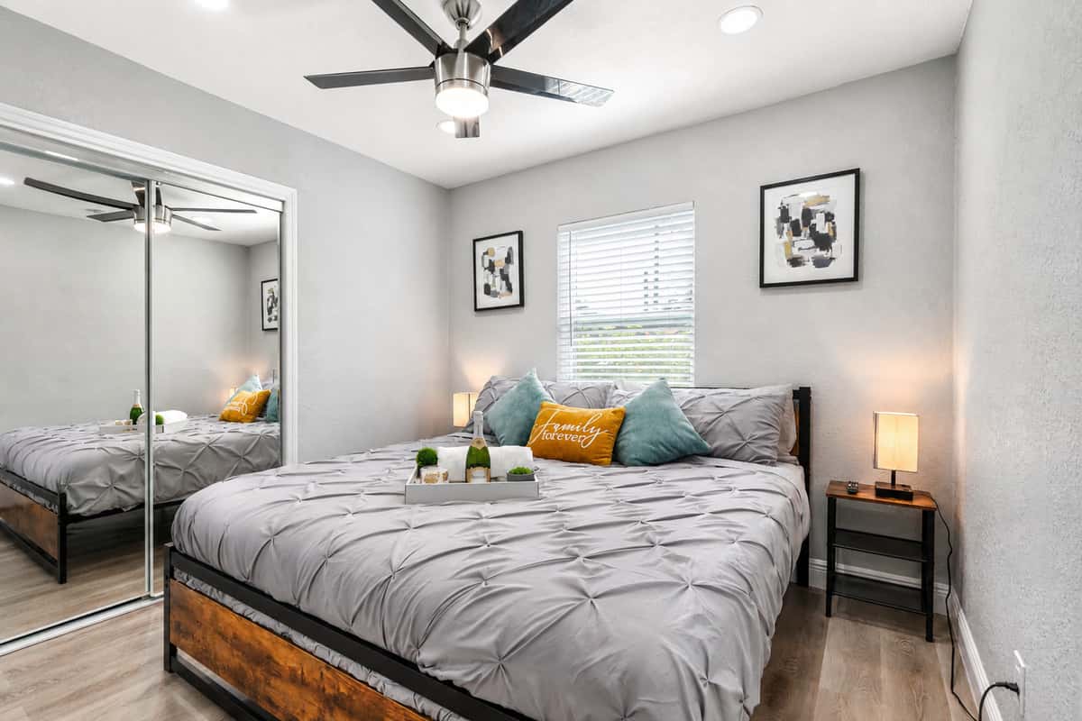 This well-decorated room has a king-size bed, closet, and its own TV. Feel at home while you're on your home away from home! If you like what you see so far, send us a message as soon as possible!