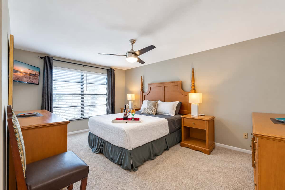 Lakeside Luxe Haven — photo 4