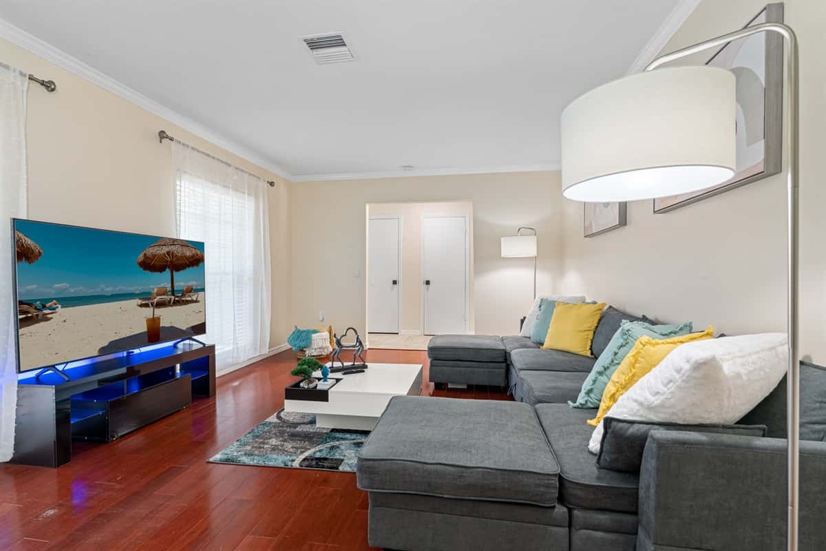 Coastal Comfort Villa — photo 3