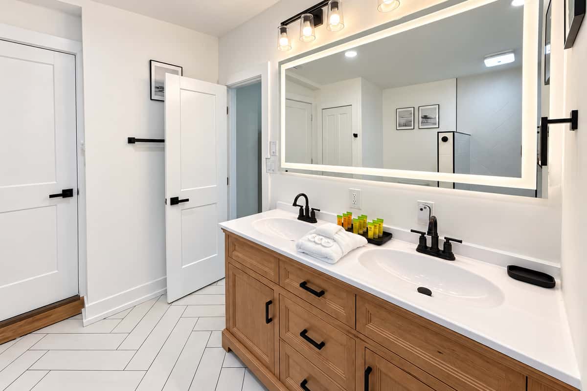 716 S Bayview — photo 3