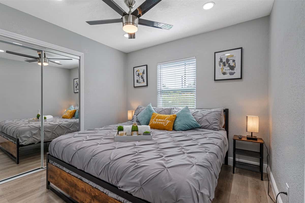 This well-decorated room has a king-size bed, closet, and its own TV. Feel at home while you're on your home away from home! If you like what you see so far, send us a message as soon as possible!