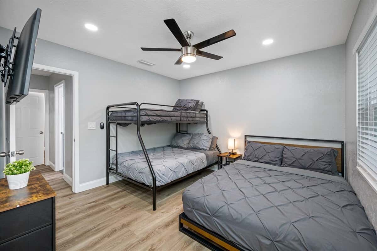 This beautiful room is perfect for a group of friends who loves sleepovers! Updated photos will be uploaded soon!