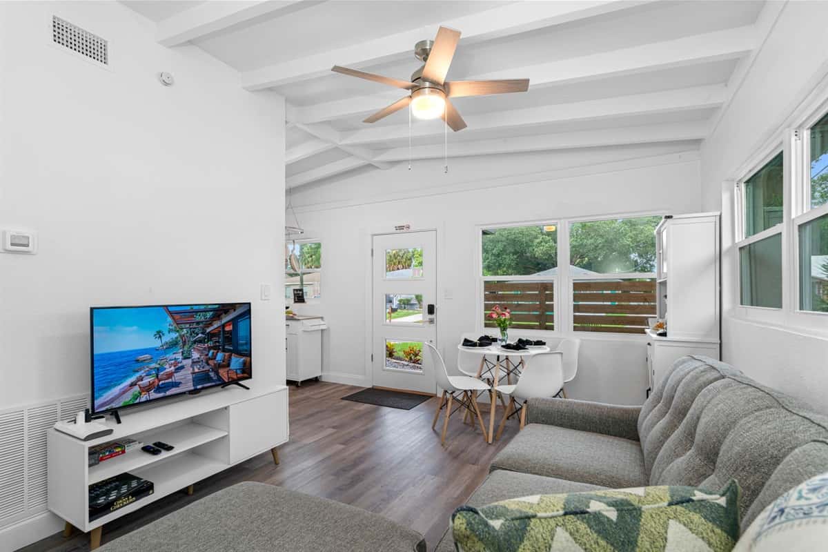 Central to the living area is the smart TV, mounted on the wall to optimize space and viewing angles.