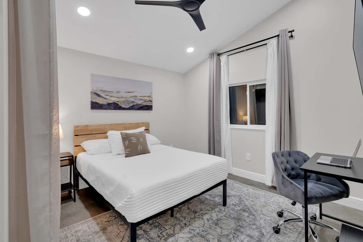 A bedroom with a desk, for the trip you can't fully leave. King-height comfort, a proper work chair and a window with morning light — take the call before nine, then be at the pool by ten.