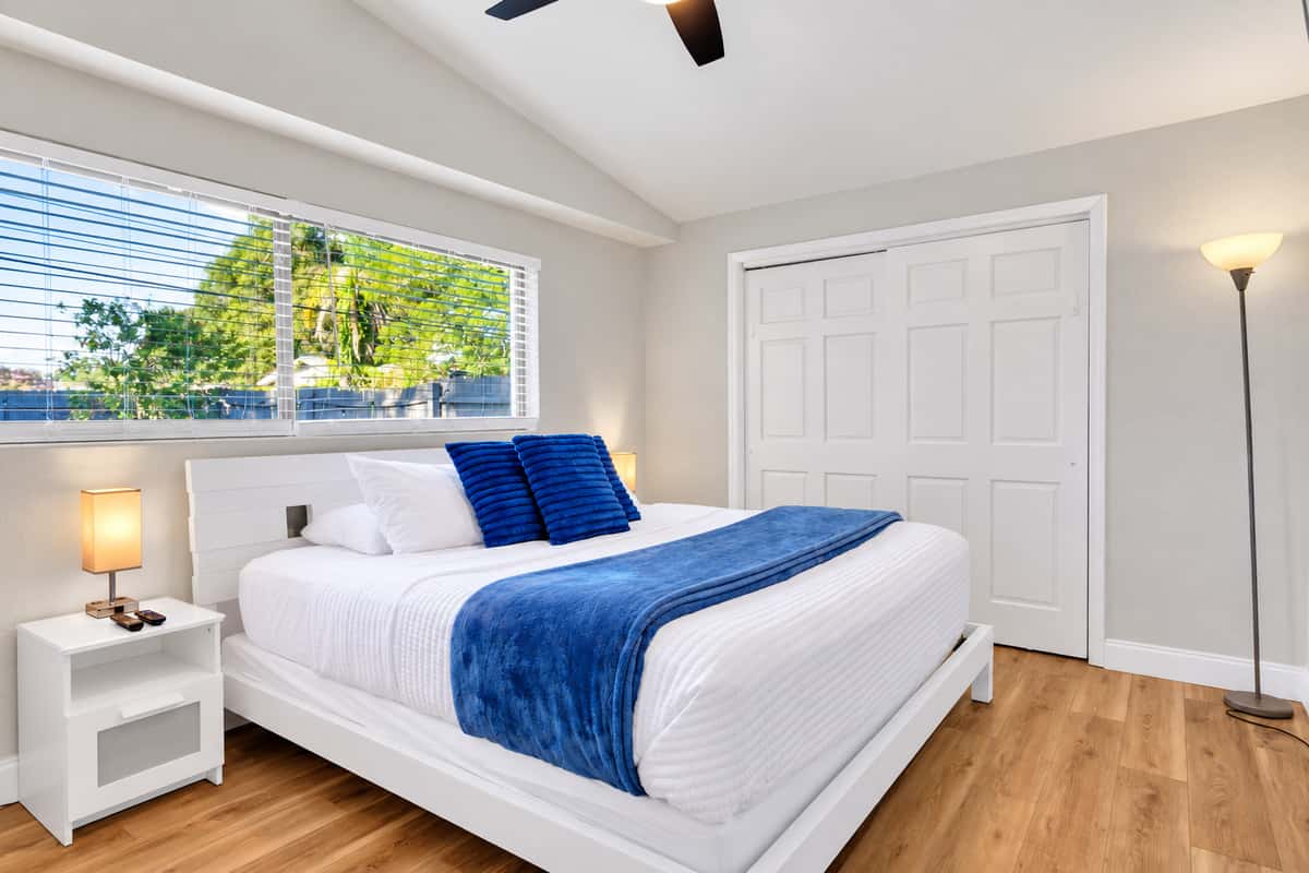 Every group has someone who earned the master bedroom. King-size bed, ceiling fan, Smart TV and enough space to actually unpack — because a full week is far too long to live out of a suitcase on the bedroom floor.
