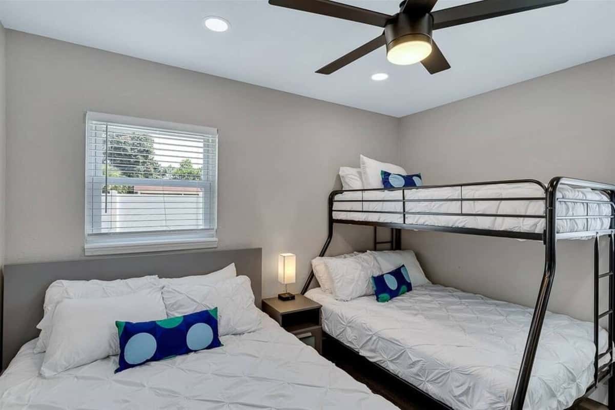 Magnificent bedroom with queen sized bed, single over twin bunkbed, drawers for storage and smart TV. Great room for families with kids or group of friends. If you feel like this place is for you, send us an inquiry now!