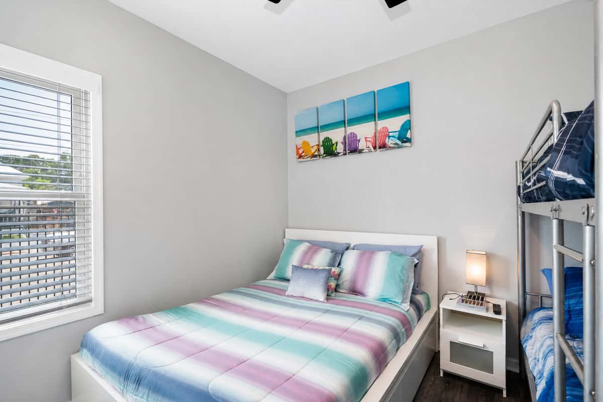 Incredible bedroom that has queen size bed, single bunkbed, drawers and a smart TV. Great for family with kids or an inseparable group of friends. If you think this property suits your needs, send us an inquiry as soon as possible!