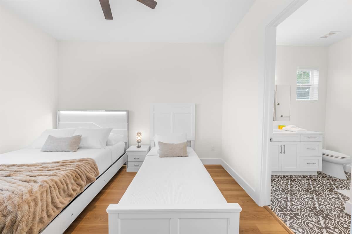 Roll out of bed and step into your private en-suite bathroom just steps away. Mornings at KaSa are effortless.