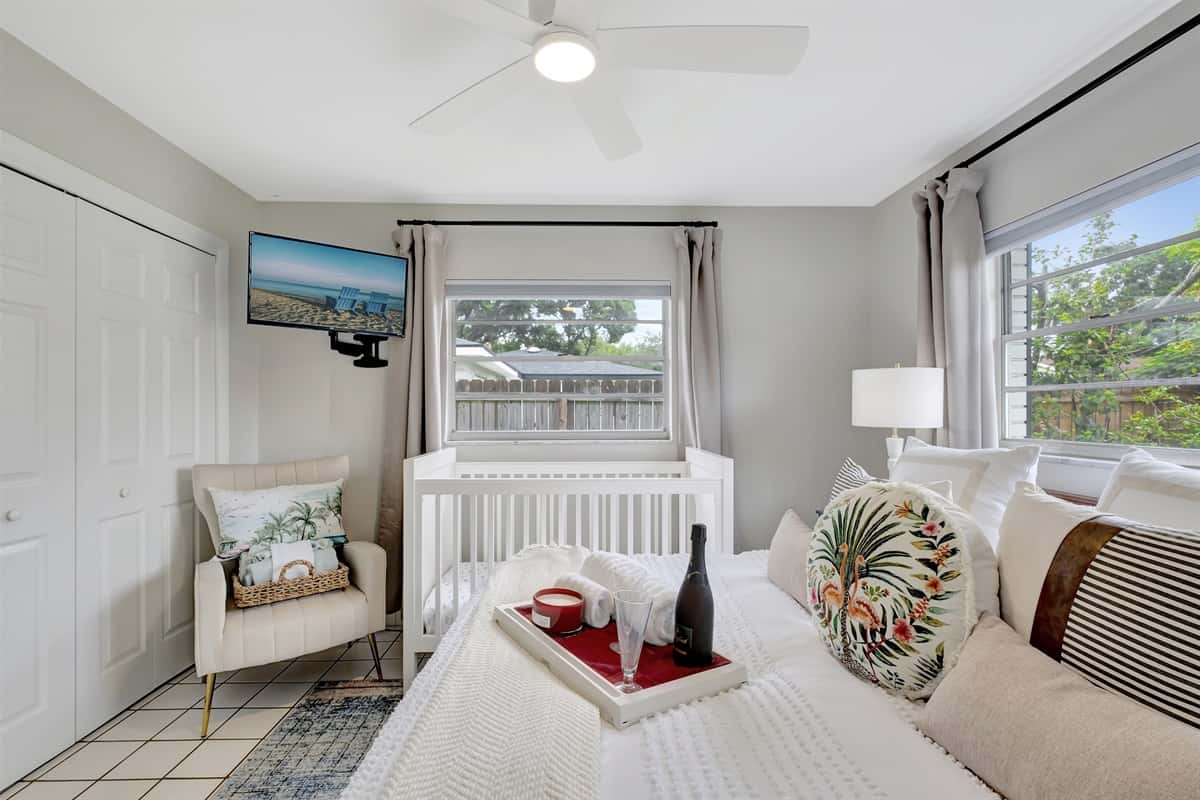 Modern Midtown Villa — photo 5