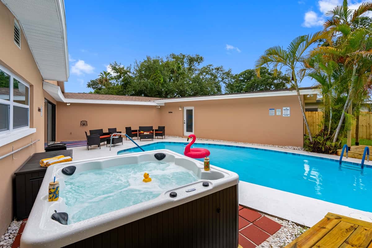 Luxury Pool Oasis — photo 2