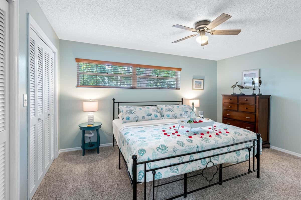 The centerpiece of the room is a plush king-size bed, dressed with soft, high-quality linens and supportive pillows to ensure a restful night's sleep.
