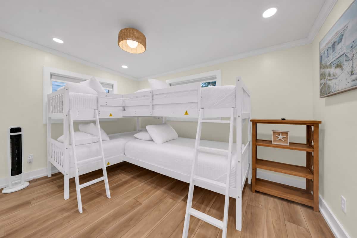 The bunk room kids will fight over. Two twin-over-twin bunk beds give four sleeping spots in one fun room. Fresh white bedding, a TV and storage shelves for their gear.