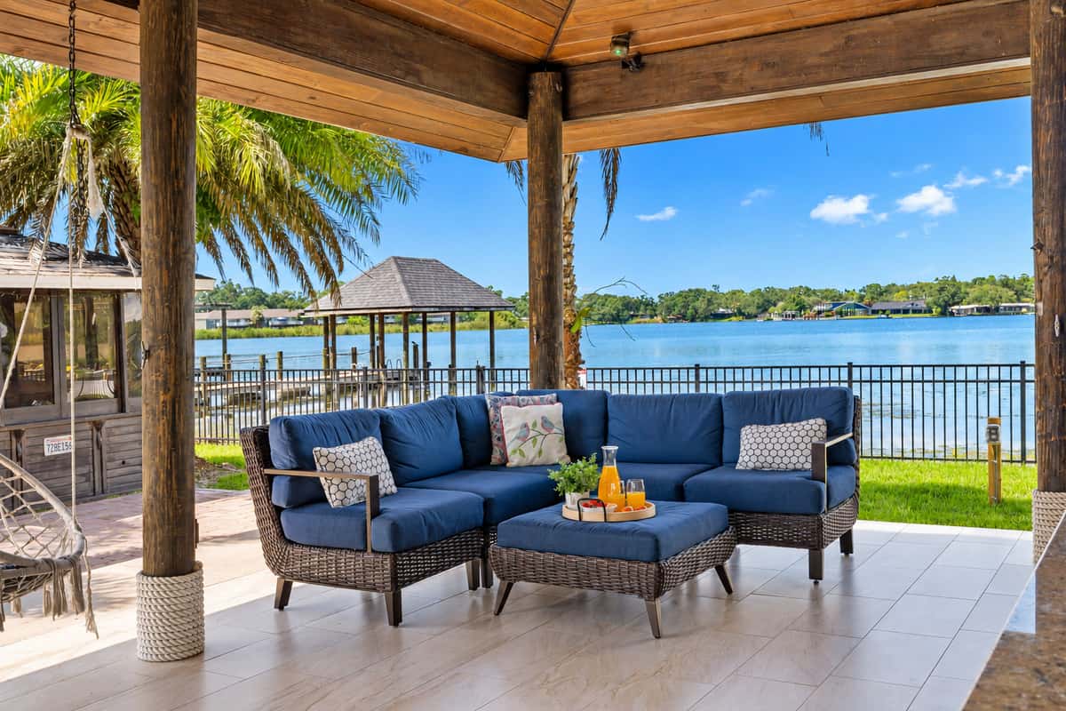 Sunset Lakefront Retreat — photo 4