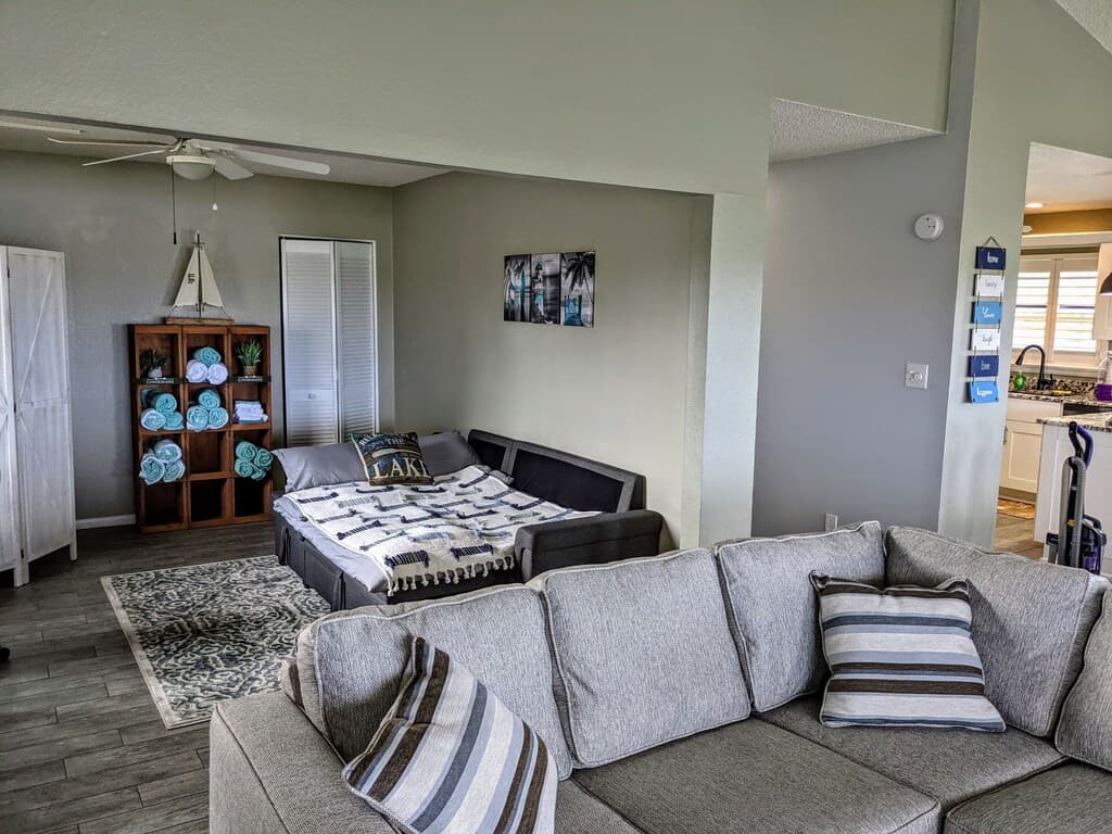 Whether you need an extra spot for relaxation or accommodations for additional guests, this sofa bed provides a convenient and comfortable solution.