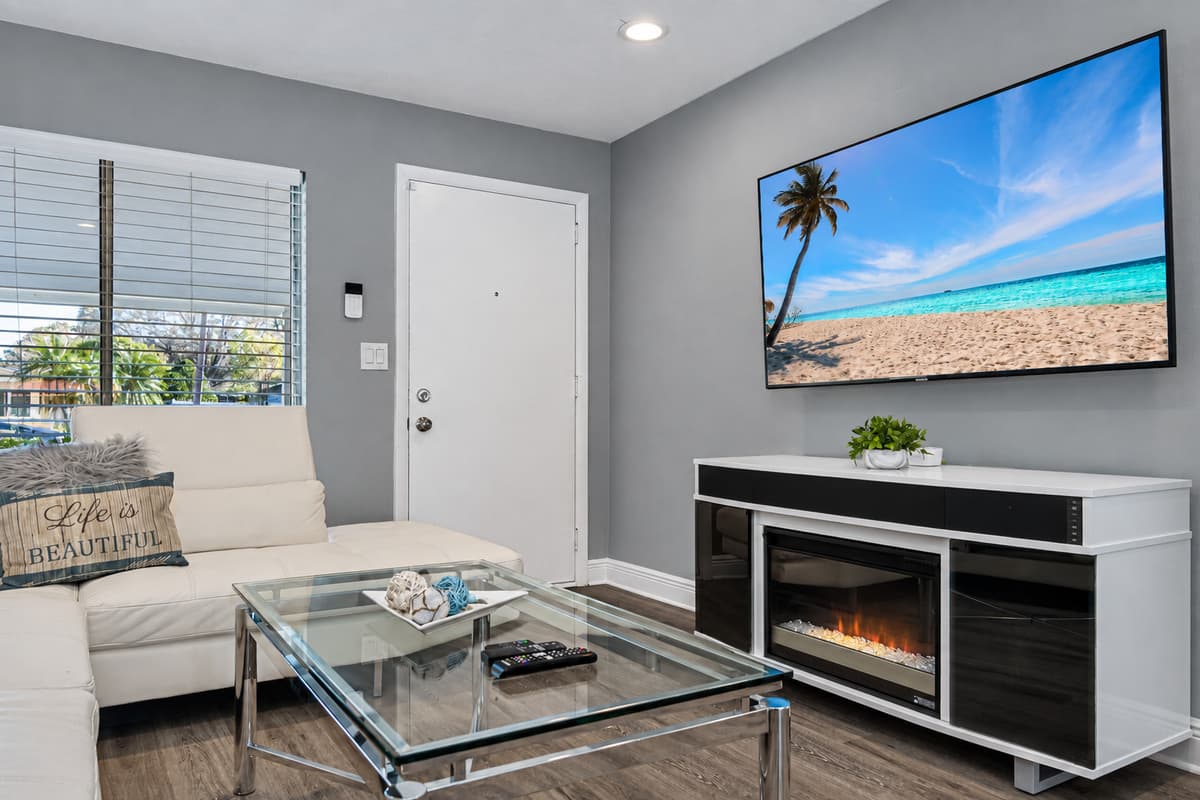 Want to catch up on your favorite series or want to watch a list of movies? We got you! Watch those in this gorgeous living area and have the best time of your stay with family! 
