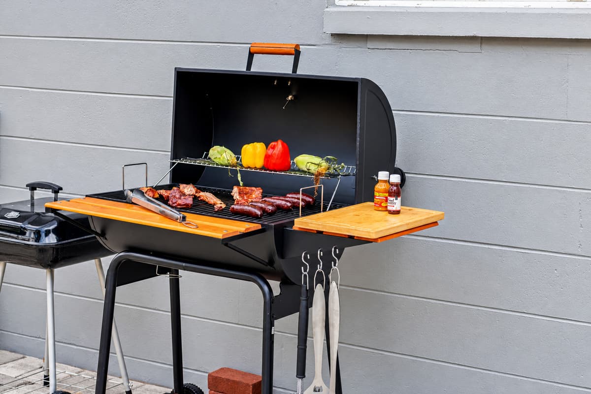 Fire up the BBQ and enjoy outdoor dining under the Florida sky.