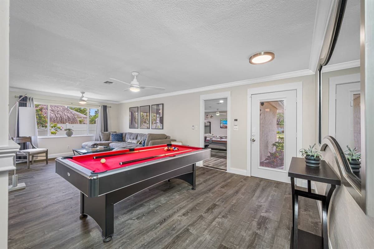 Do you like the beautiful details this property has? Wait 'til you see more in person! Book this property now!