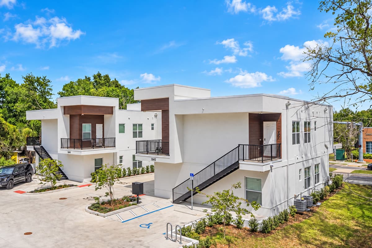 Shade trees, fresh plants, new everything. Mature oaks overhead and new landscaping at your feet frame the KaSa buildings. Bring family, friends, or the work team: there's room for 9 guests upstairs and parking for 3 cars.