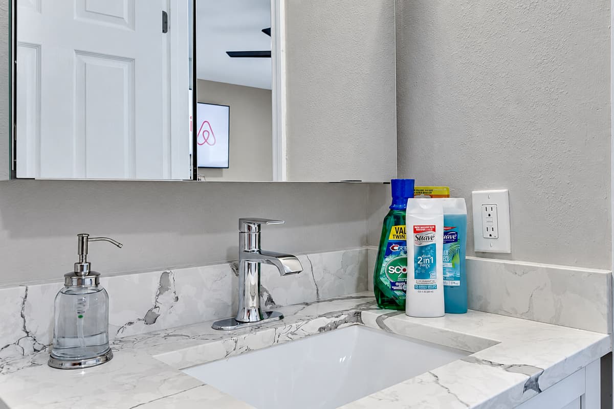 Great bathroom with toilet, sink and walk in shower. Feel fresh and clean after a long day of travel from your home to your home away from home. If you are interested in this property, send us an inquiry now!