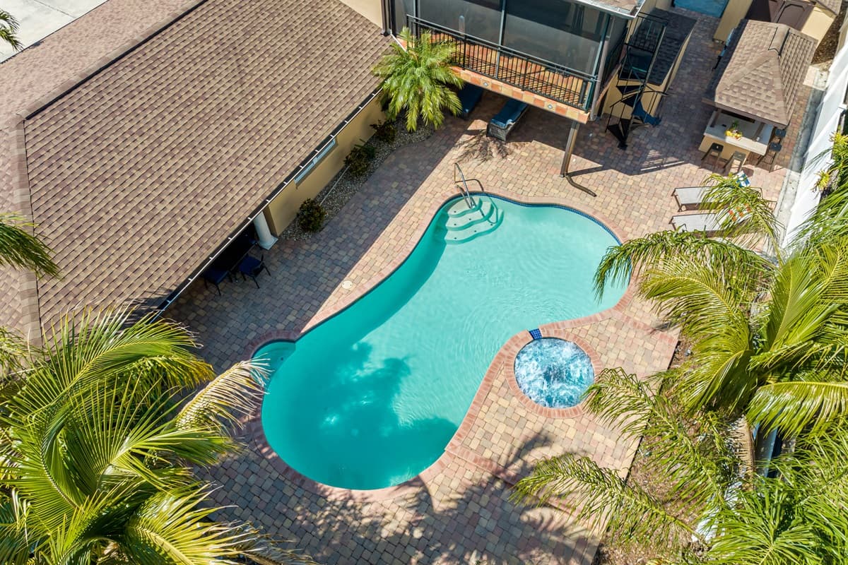 Take a refreshing swim in our inviting pool, or simply kick back and admire the stunning views of the surrounding area.