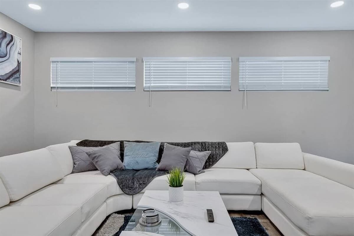 Never worry about seating capacity beacause our elegant L-shaped couch is big enough to make everyone feel comfortable and relaxed. Make memories with family and friends! Don't hesitate to send us a message! Book now!