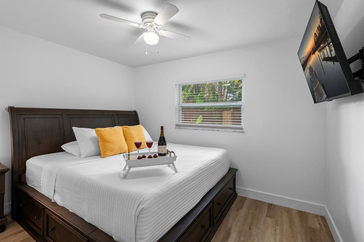 Make yourself at home in this fully equipped studio with elegant finishes, an inviting bed, and a lounge area designed for lazy mornings and Netflix nights.