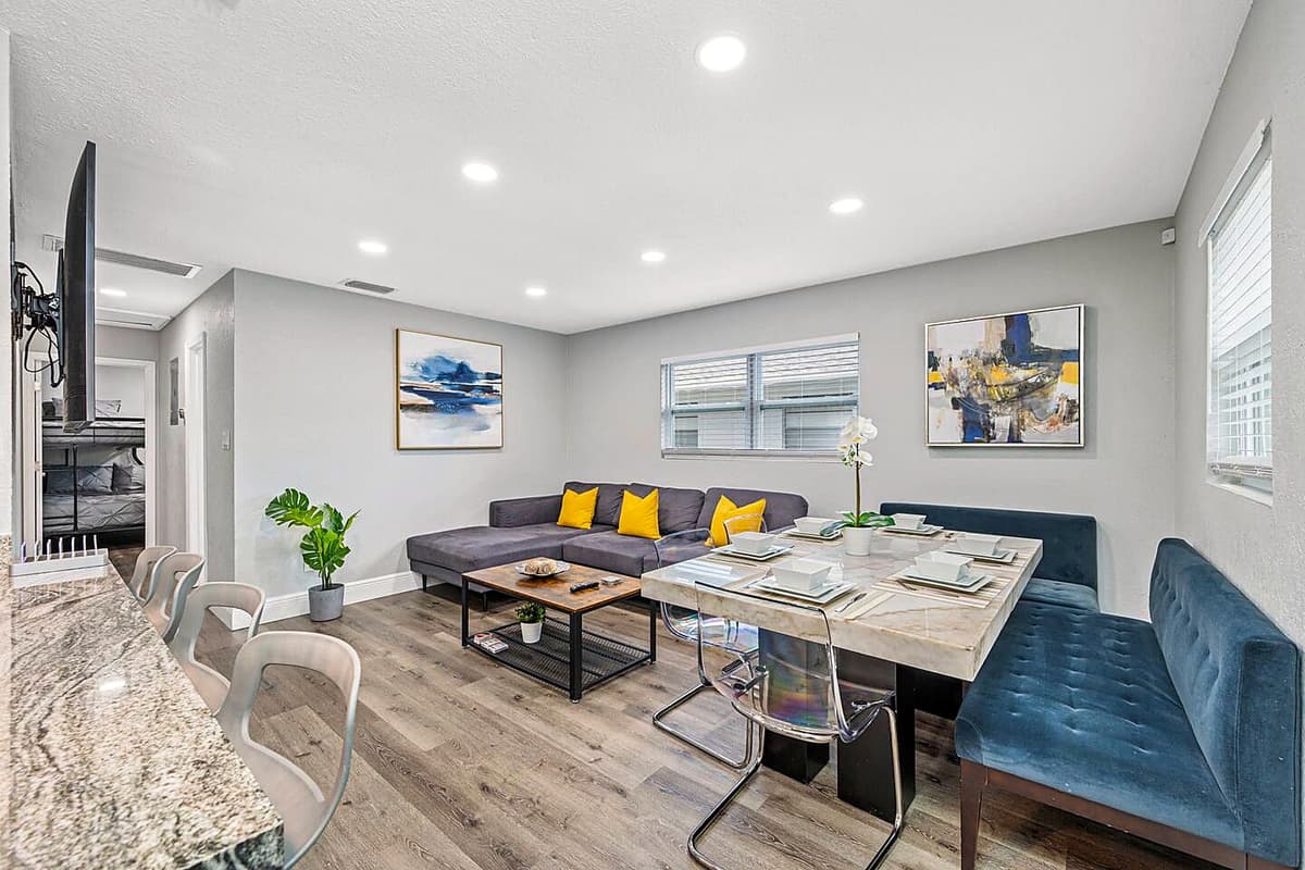 This cozy house has been fully renovated specifically to host you!Nice amenities include a 70" TV in the living room, flat-screen Samsung TVs in all the bedrooms, super-fast 1 GIG internet, a fully equipped kitchen, and much more!