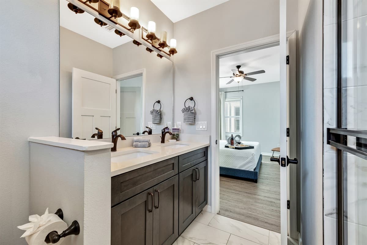 The ensuite offers an ideal space for unwinding and pampering yourself.