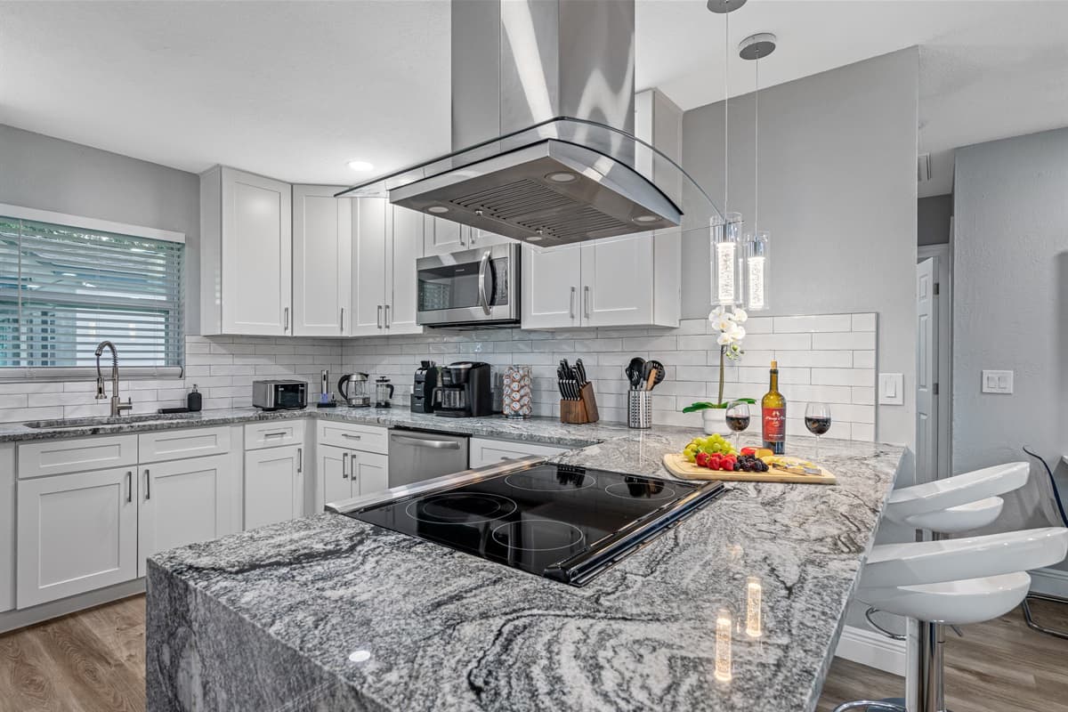 Prepare and cook food without feeling cramped  in our wonderful spacious and fully equipped kitchen. Nothing beats a home cooked meal with family and friends. If you like this property, send us an inquiry right away!