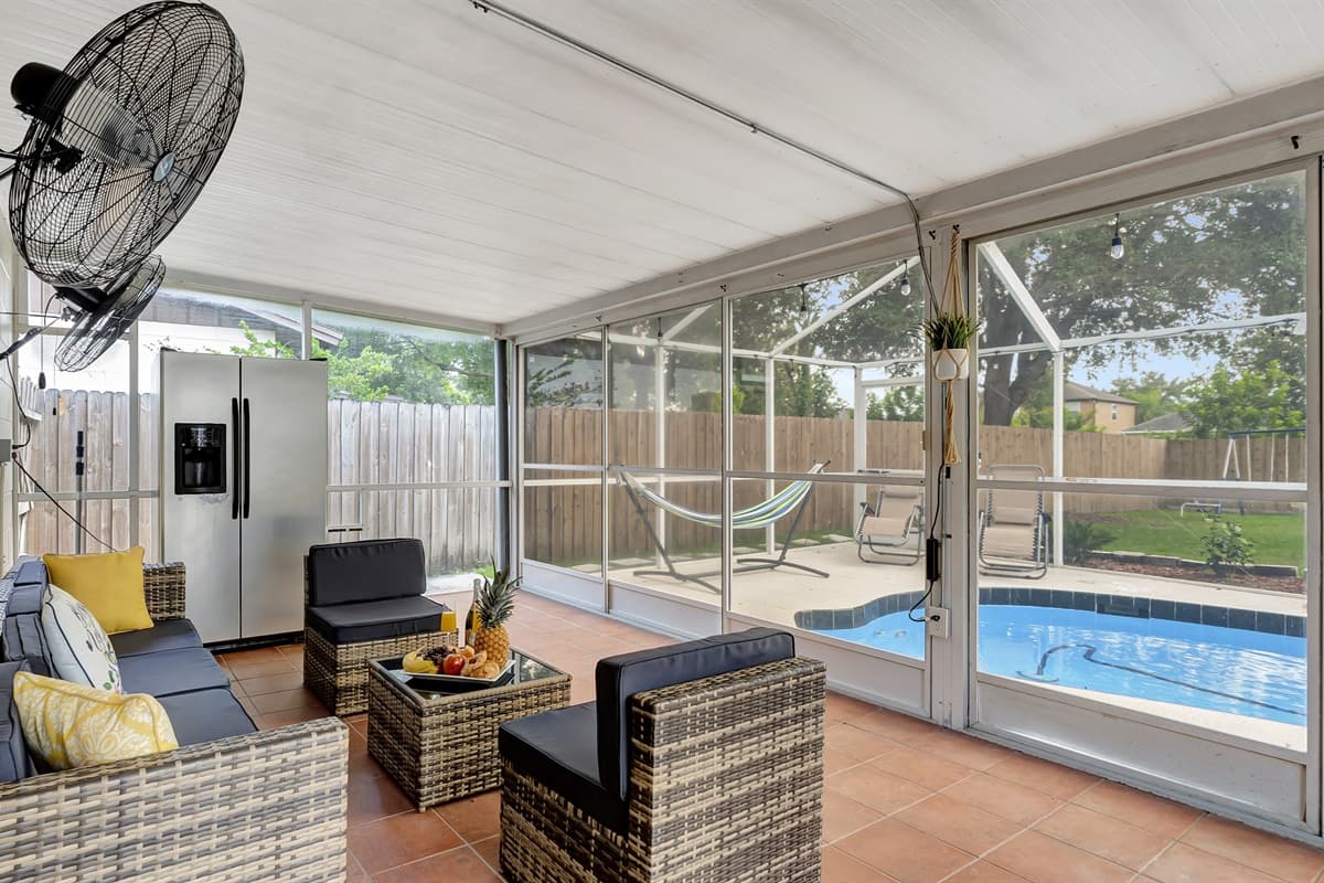 Our spacious common area boasts generous seating arrangements that beckon you to unwind and connect with the great outdoors.