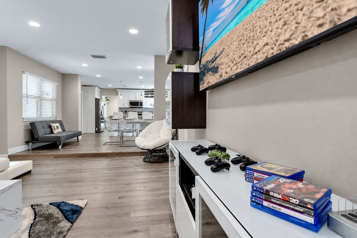 Cozy open area for relaxing, cooking and eating great meals. What more could you ask for? Create beautiful memories with your loved ones in this magnificent property. 