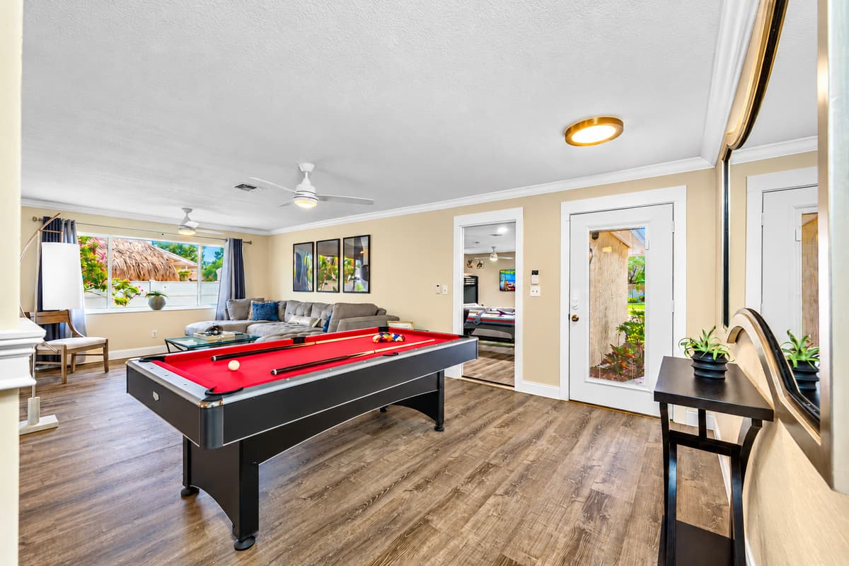 Do you like the beautiful details this property has? Wait 'til you see more in person! Book this property now!