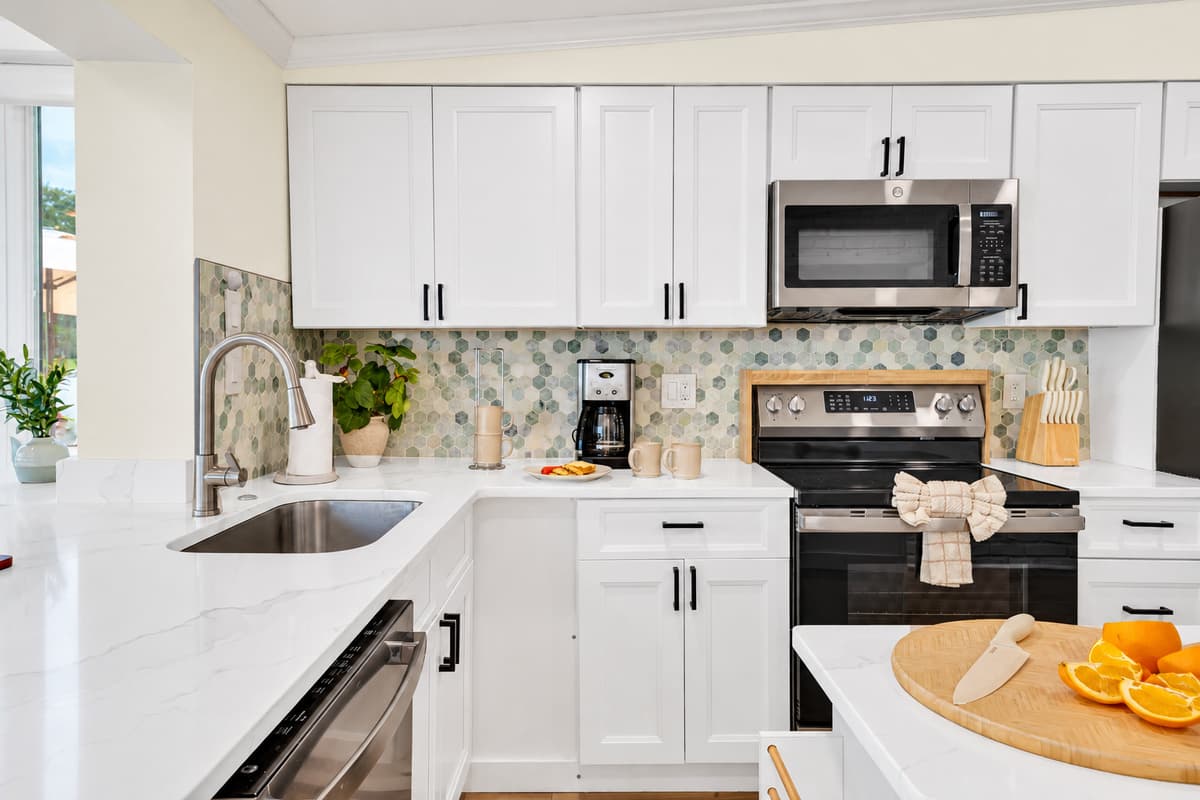 Stainless, quartz and good coffee. A range, microwave, coffee maker and plenty of counter space. Everything you need to cook for the whole group.