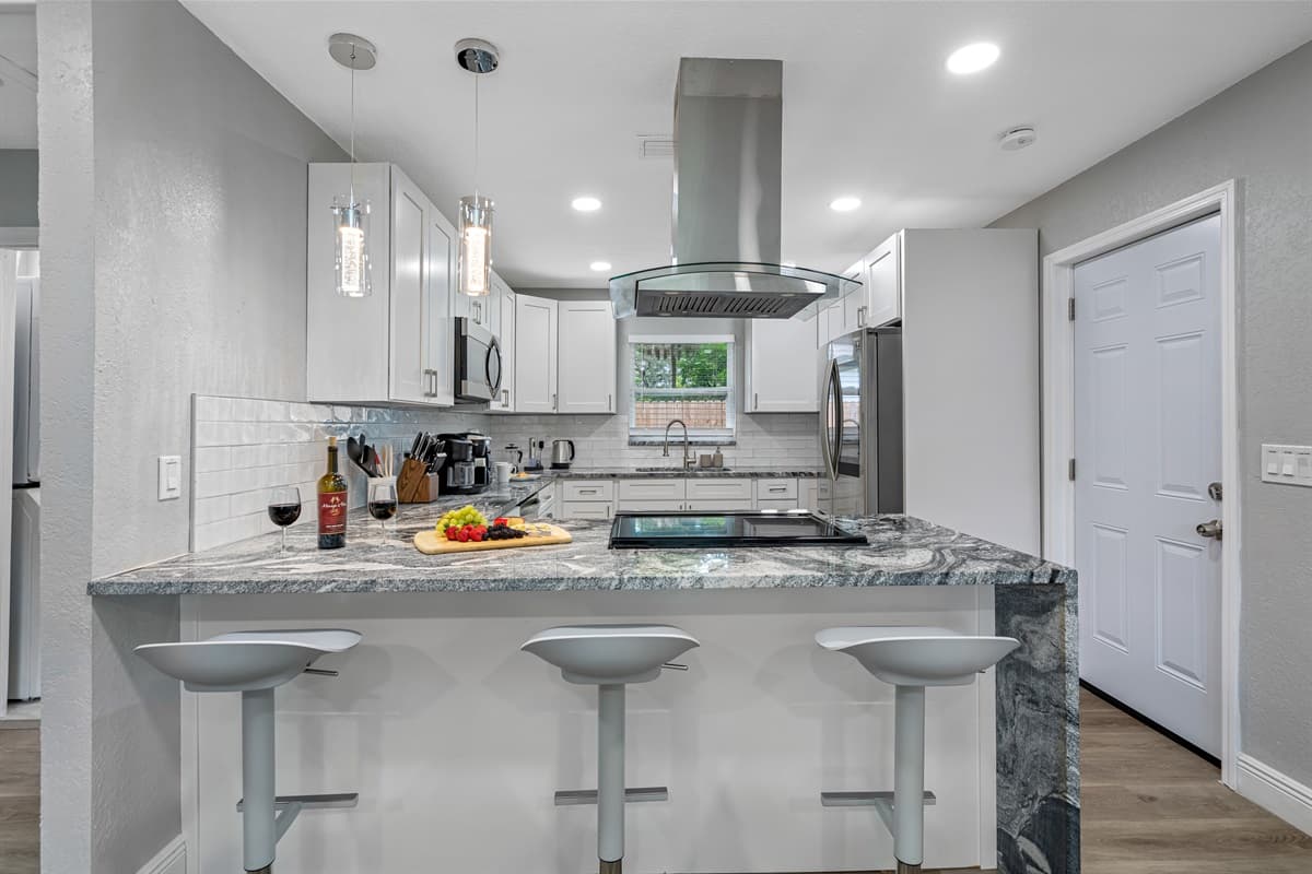 Channel your inner chef in this stunning kitchen! Make amazing meals to share with family and friends during your stay with us! Book this property now!