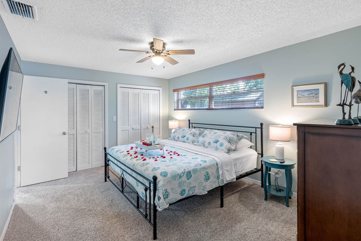 The room features cozy carpeted floors that add an extra layer of warmth and comfort underfoot, making it a welcoming space from the moment you step inside.