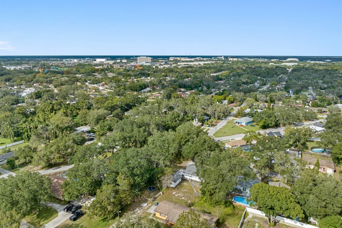 Aerial view showing our wonderful and safe neighborhood and the exact location of our beautiful property. Do you like what you see? Send us an inquiry as soon as possible!