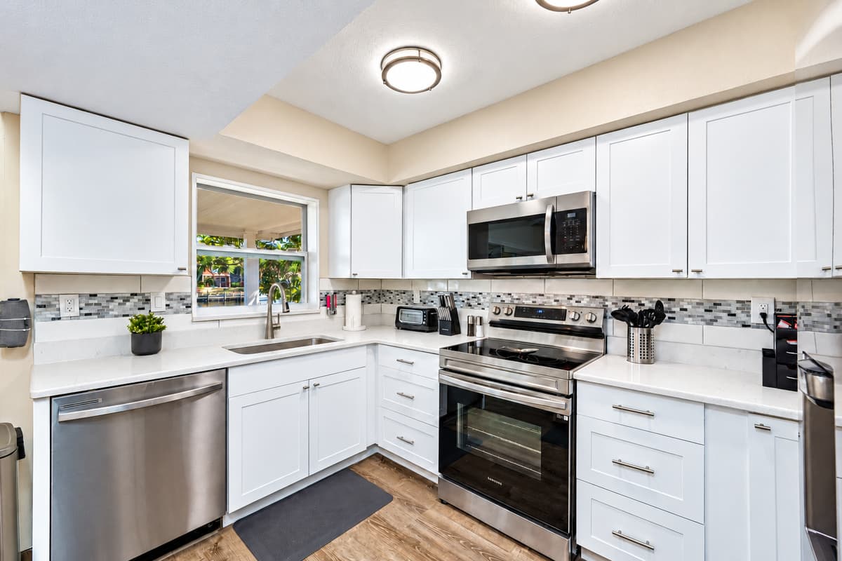 Do you love to bake? Coffee lover? You would love this kitchen because it has all you would need to make good food and of course, coffee! To all the foodies out there, what are you waiting for? Send us a message now.