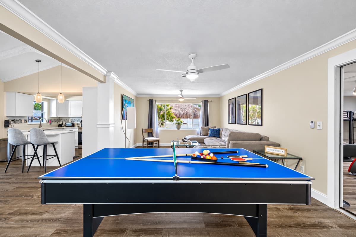 Who wouldn't love this great place with pleasant ambiance, cool amenities and a wonderful view of the lake? Make memories with us! Send us an inquiry now!