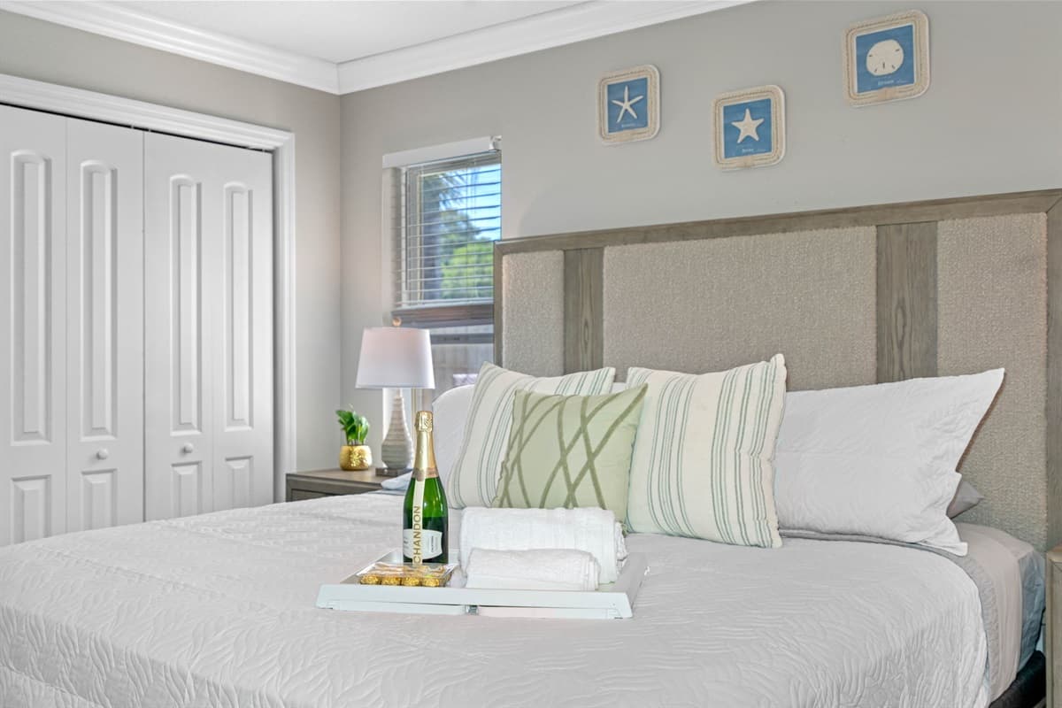 This elegant space features a king-size bed, promising nights of restful slumber on a plush mattress with premium linens.