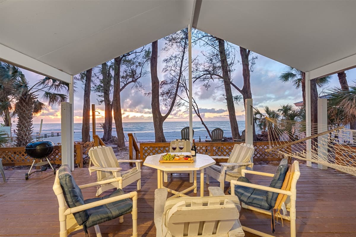 Surrounded by the gentle ocean breeze and the soothing sound of waves, it’s an idyllic spot for morning coffee, midday snacks, or sunset dinners that feel like a scene from a postcard.