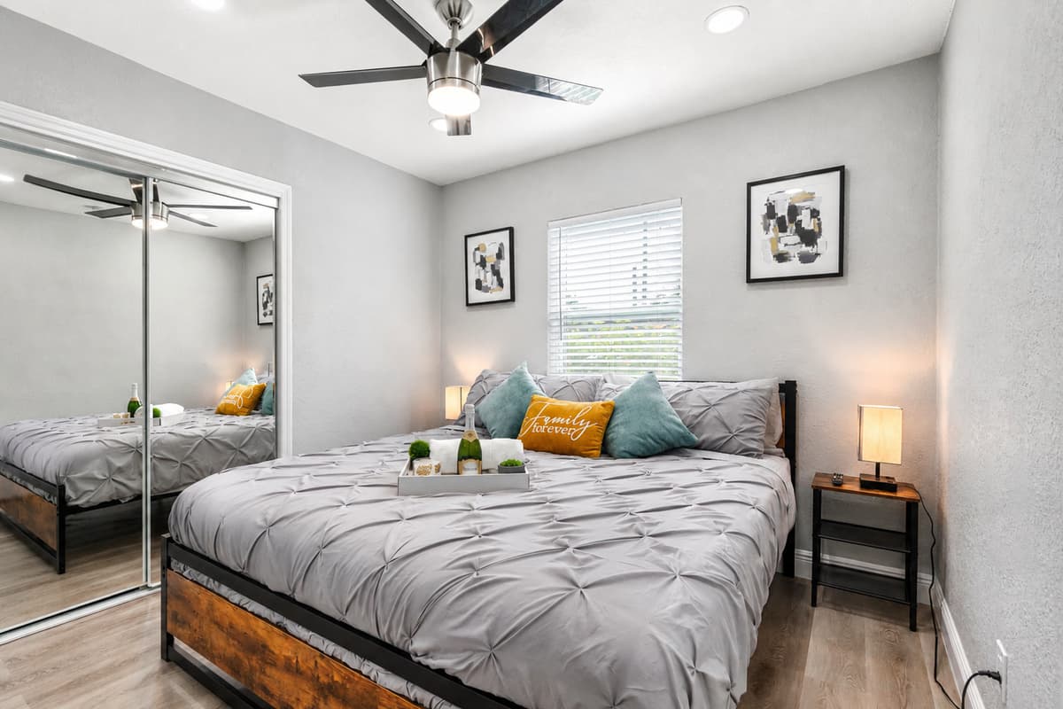 This well-decorated room has a king-size bed, closet, and its own TV. Feel at home while you're on your home away from home! If you like what you see so far, send us a message as soon as possible!