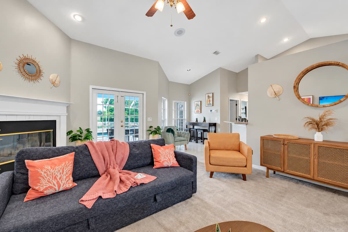 Our living room boasts a perfect balance between modernity and natural beauty, showcased by the wooden elements adorning the coffee table and console.