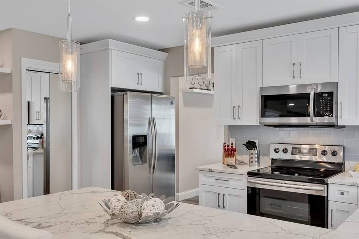 Prepare and cook food without feeling cramped  in our wonderful spacious and fully equipped kitchen. Nothing beats a home cooked meal with family and friends. If you like this property, send us an inquiry right away!