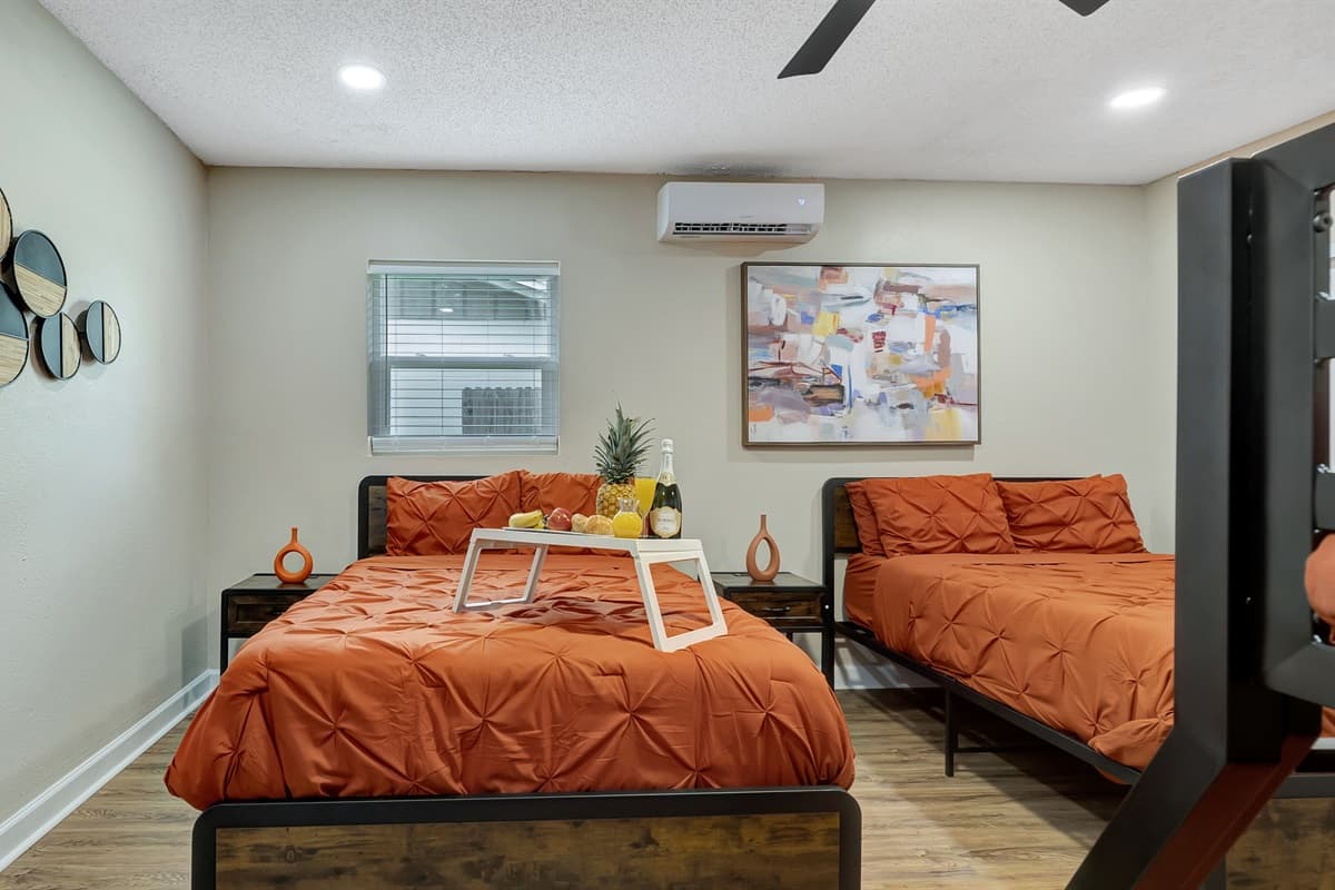 From the grandeur of 2 full beds and the adventure of a bunk bed, there's a perfect spot for everyone.