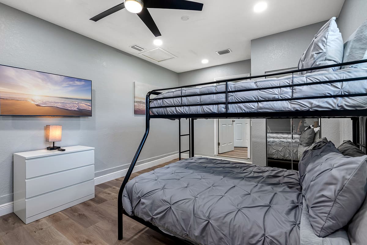Let the kids have their movie time during your stay in this wonderful property! This lovely room has its own smart TV! Send us a message regarding this property if you're interested!