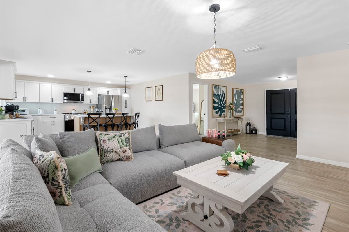 This light-filled living area boasts a cozy sectional, chic décor, and a breezy ceiling fan. It’s an ideal spot to gather with family and friends, watch a favorite show, or simply unwind after a day of exploring Apollo Beach.